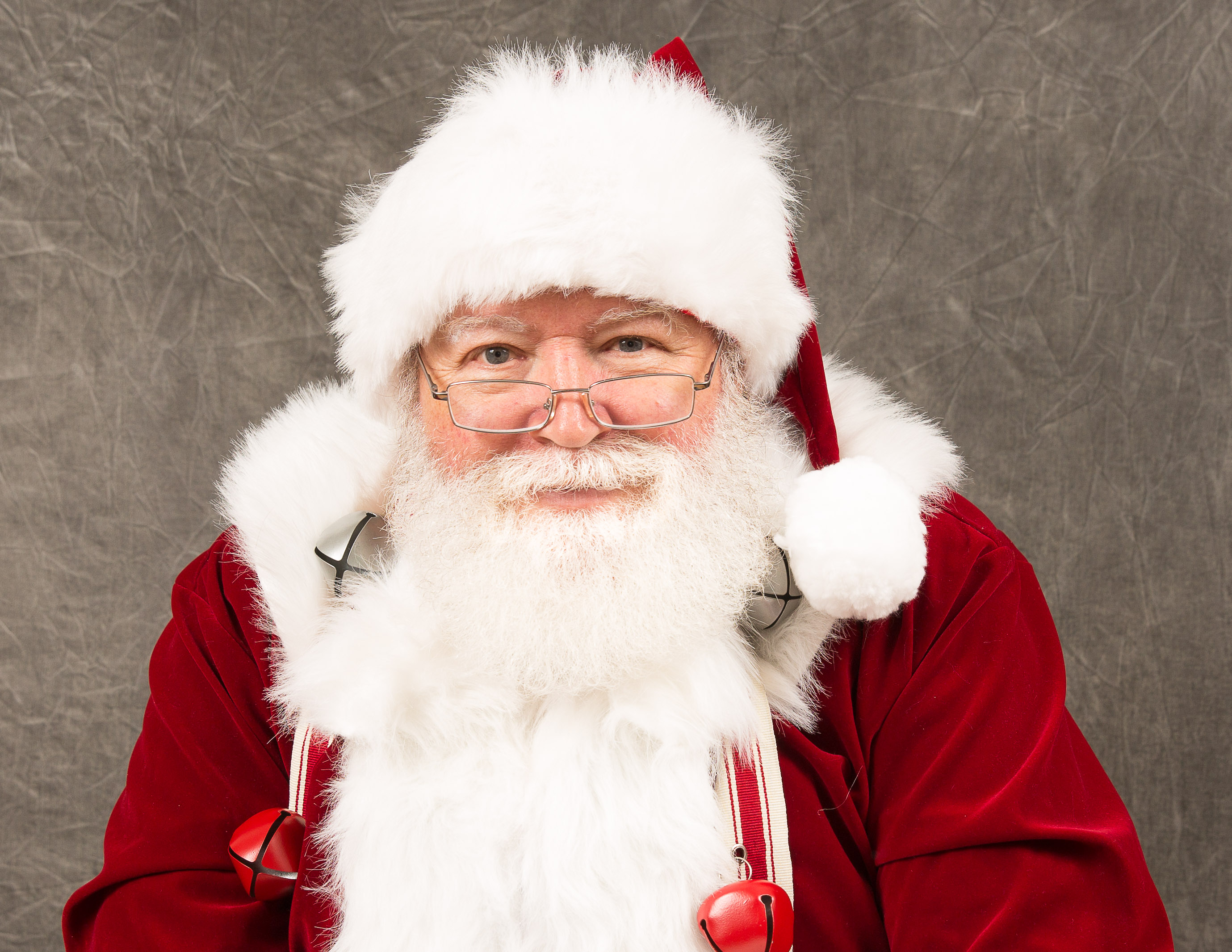 Santa new whitecolla table2 jpg GoNetcong